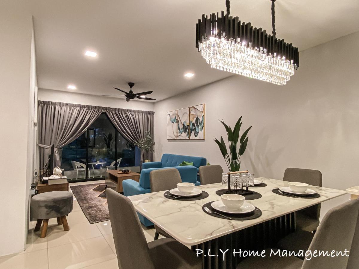 Crystal Cozy Poolview Netflix Waterpark@ Station 18 Apartment