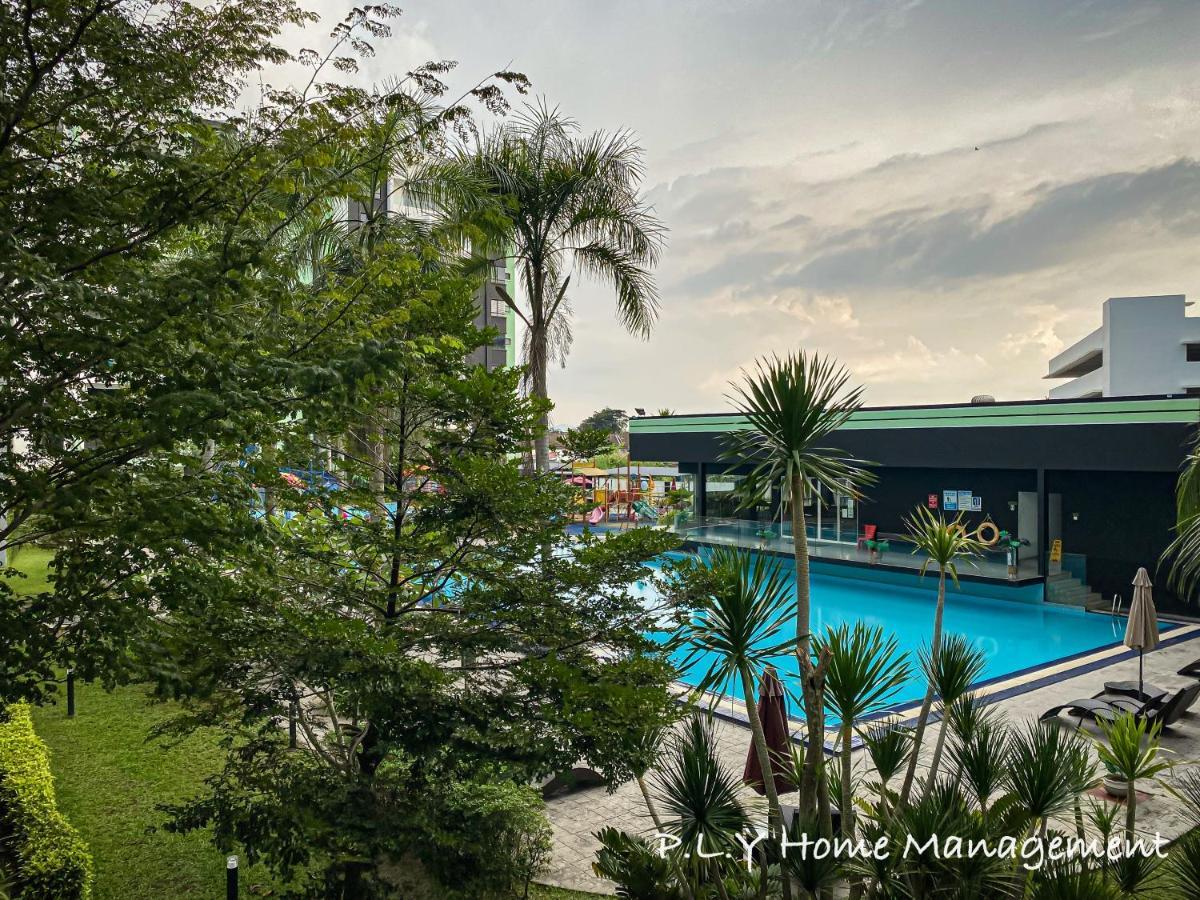 Crystal Cozy Poolview Netflix Waterpark@ Station 18 Ipoh