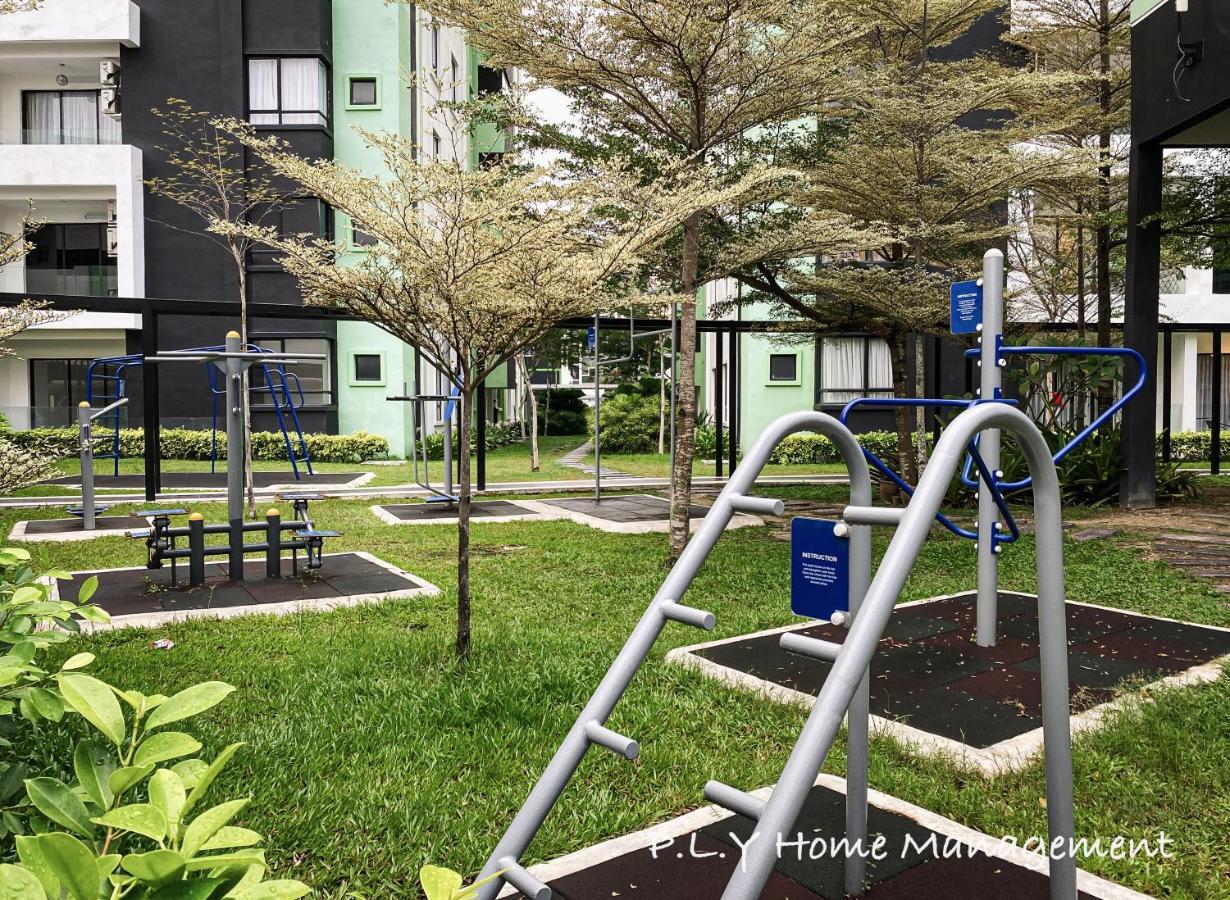 Crystal Cozy Poolview Netflix Waterpark@ Station 18 * Ipoh